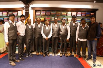 Raashi Khanna Launches Kasam Pullaiah Cloth Merchant in Warangal